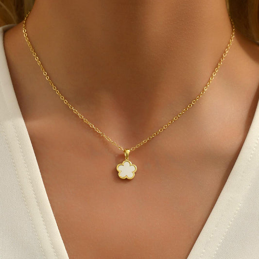 Lucky Five Petal Flower Single Necklace Simple